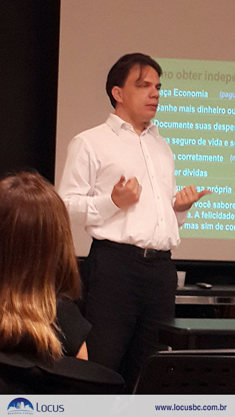 Palestrantes aprenderam sobre como obter independência financeira e saíram da palestra com novas perspectivas e possibilidades para suas vidas.